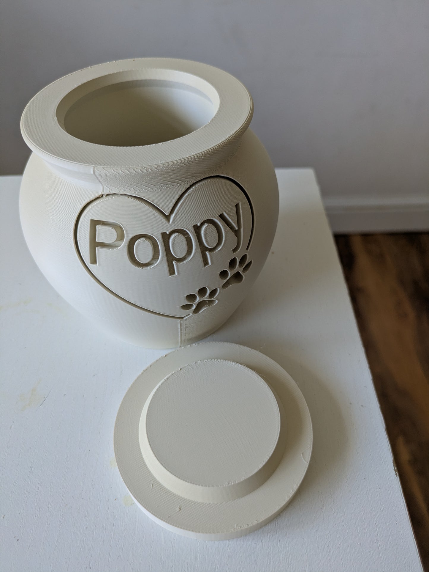 Pet cremation urn