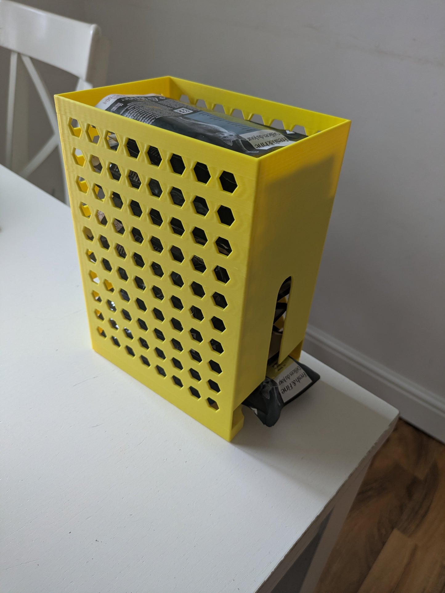 Pet food pouch holder dispenser